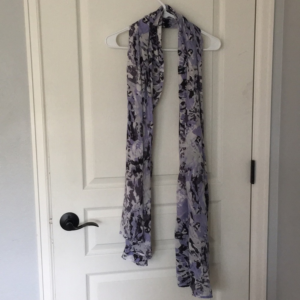 Lucy light scarf